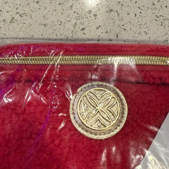 NWT Lilly Pulitzer Jeanie Sherpa Belt Bag in Raspberry Rouge - Picture 8 of 10